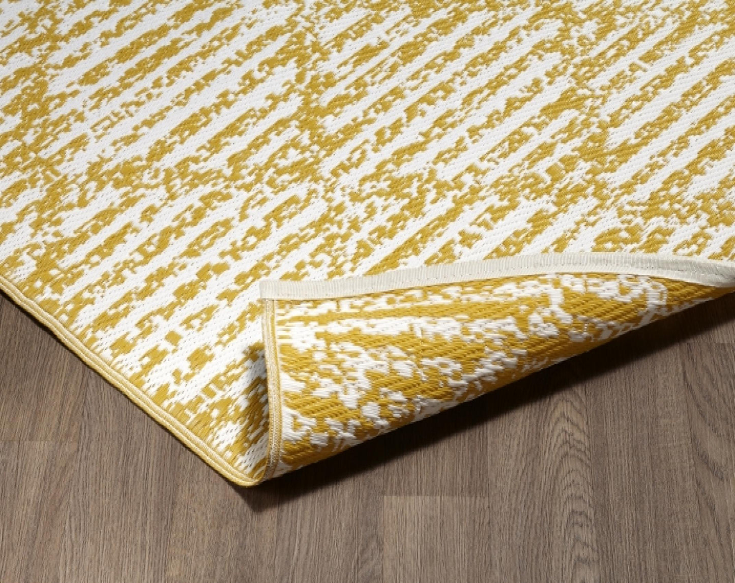 Fiesta Reversible Outdoor Plastic In Ochre And White Diamonds Rug