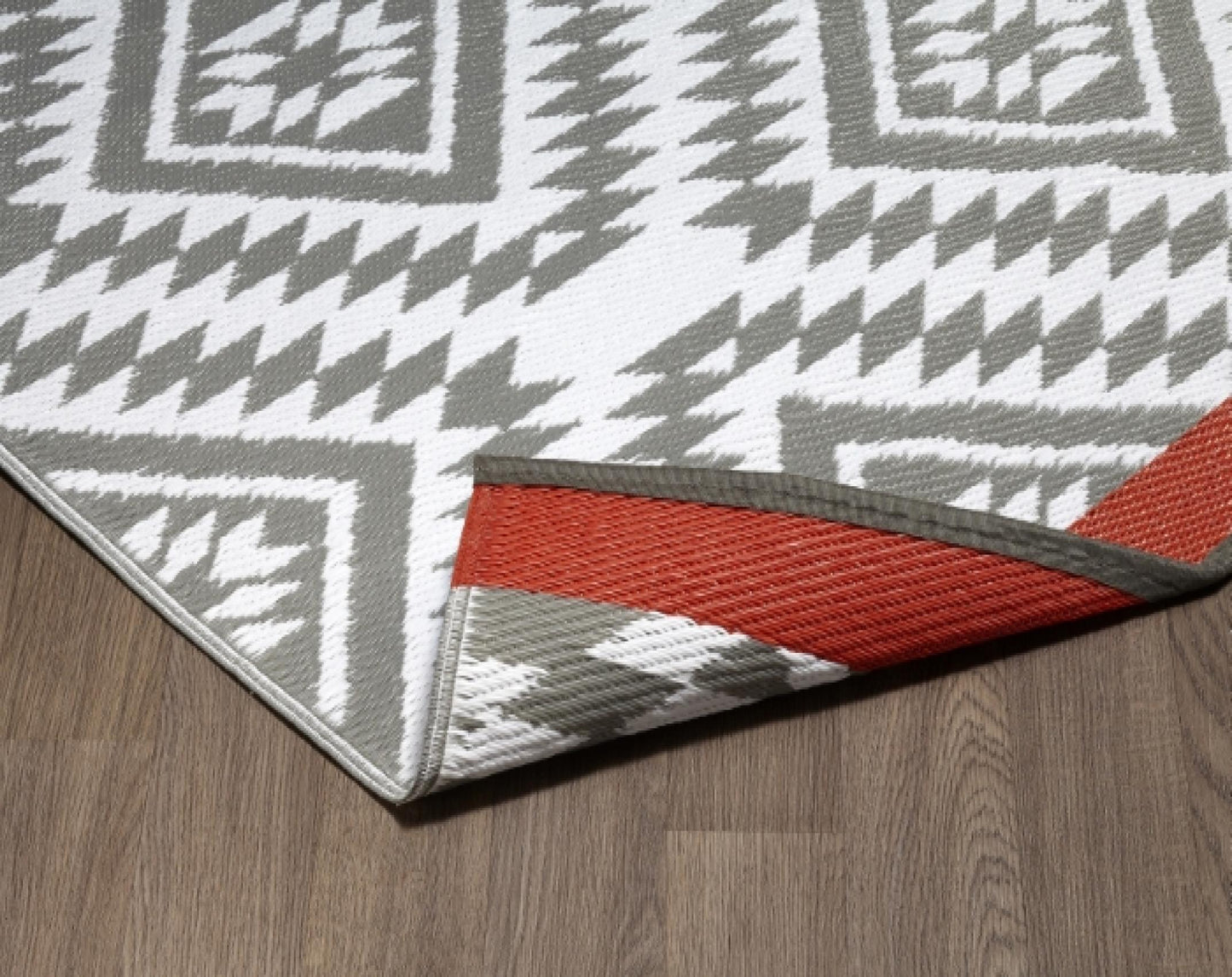 Fiesta Reversible Outdoor Plastic In Gray And White With Red Trim Rug