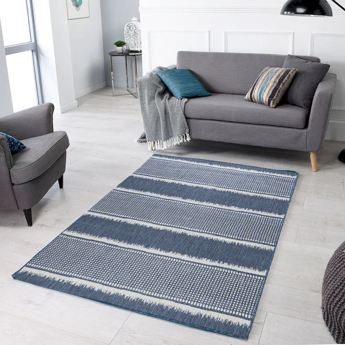 Oksana Indoor Outdoor Blue Weiss Patterned Rug