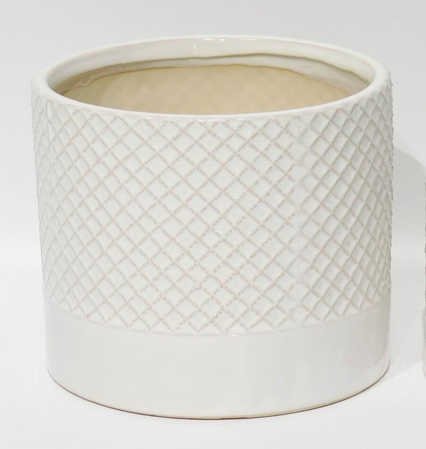 6" Pot Size White Criss Cross Pattern Planter