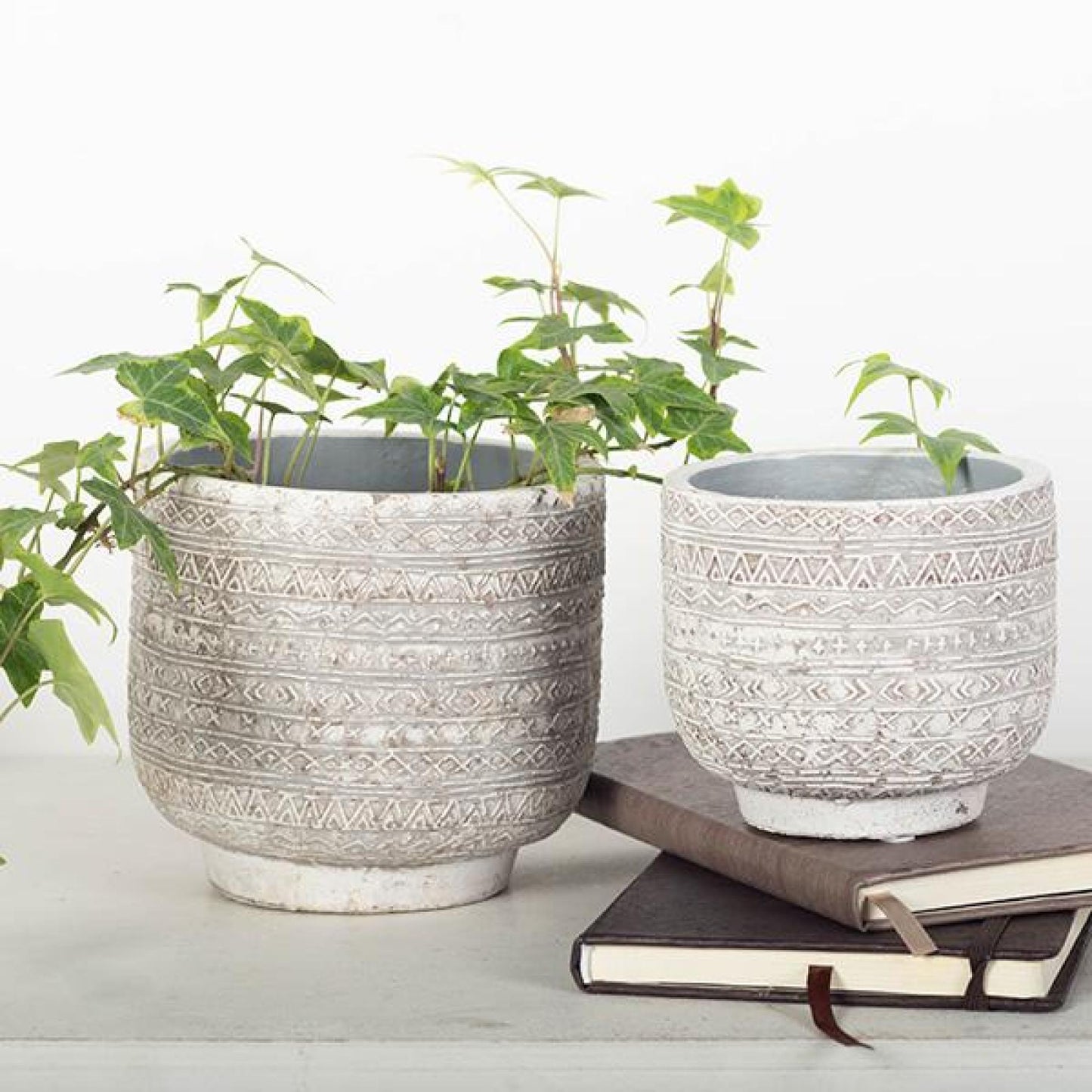 Set Of 2 Gray And White Patterned Planters