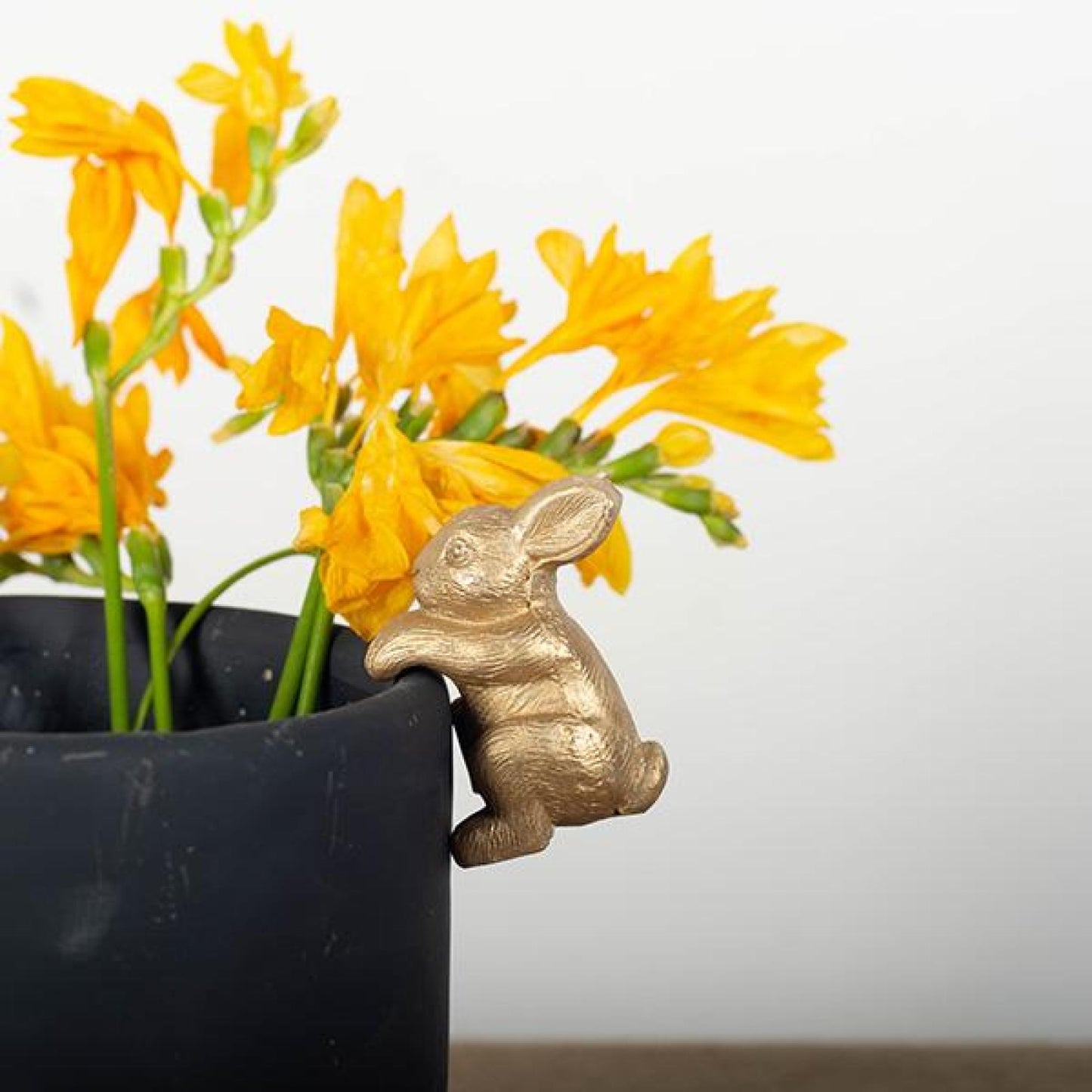 Gold Rabbit Hanging Pot Decoration