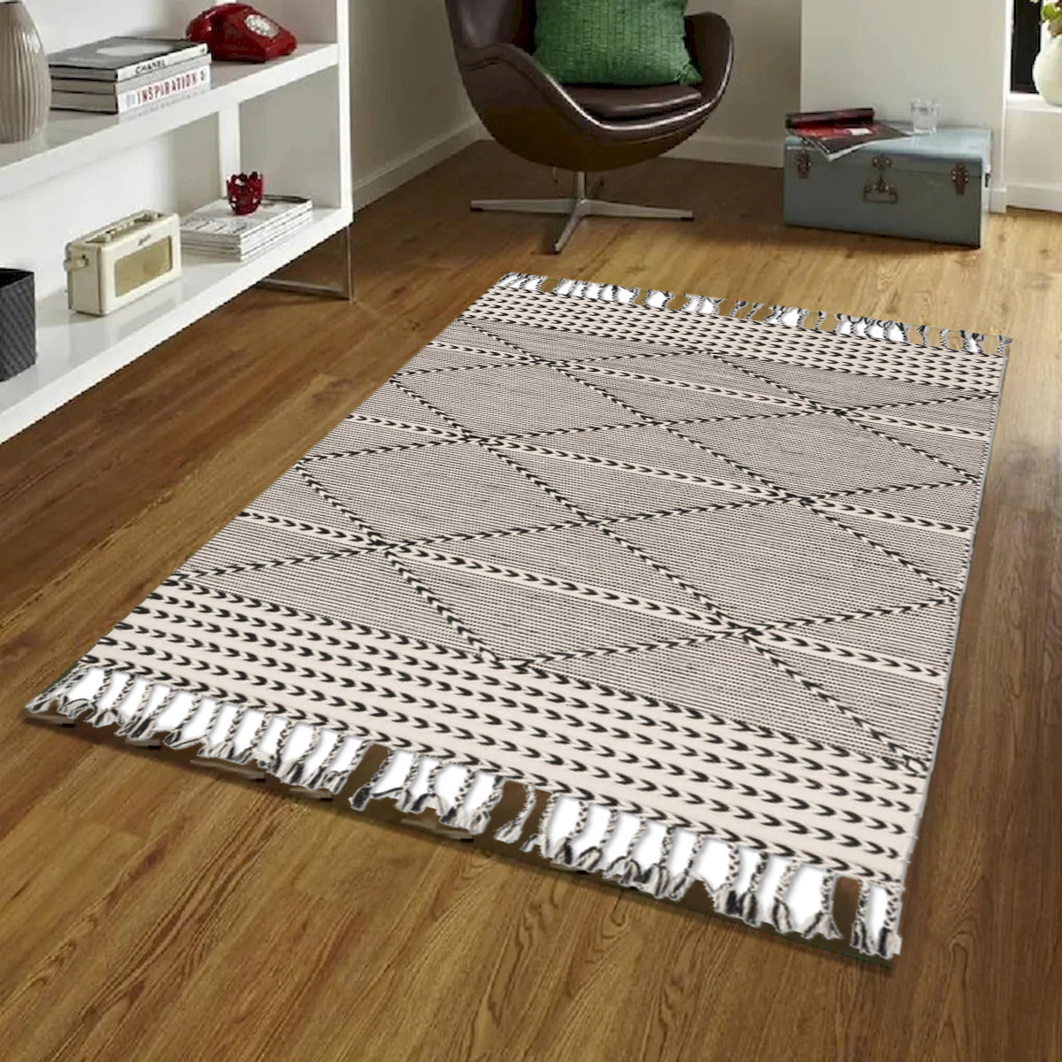 Ezra Black And Ivory Patterned Rug