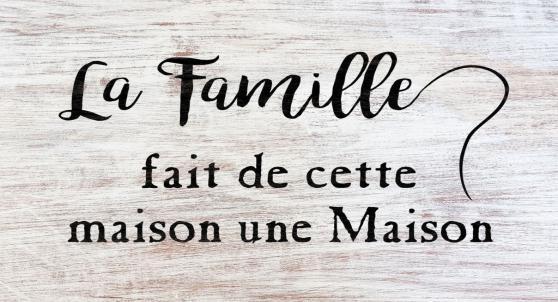 French Text- La Famille Fait De Cette Maison Une Maison Sign