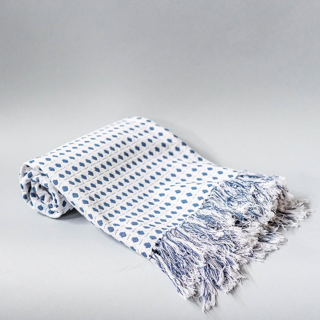 Set Of White With Blue Diamonds And Tassels Cotton Throw