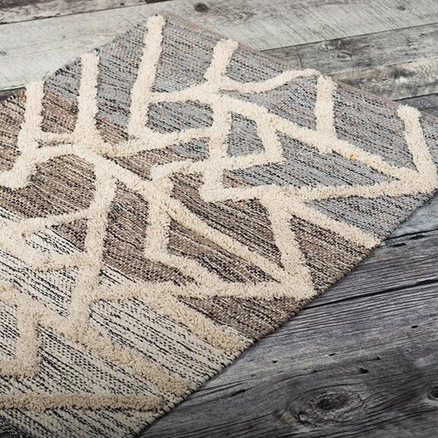 Gray And Black With Beige Fringed Pattern Rug